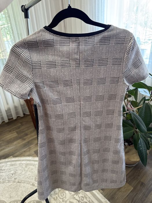 Сукня міні з коротким рукавом