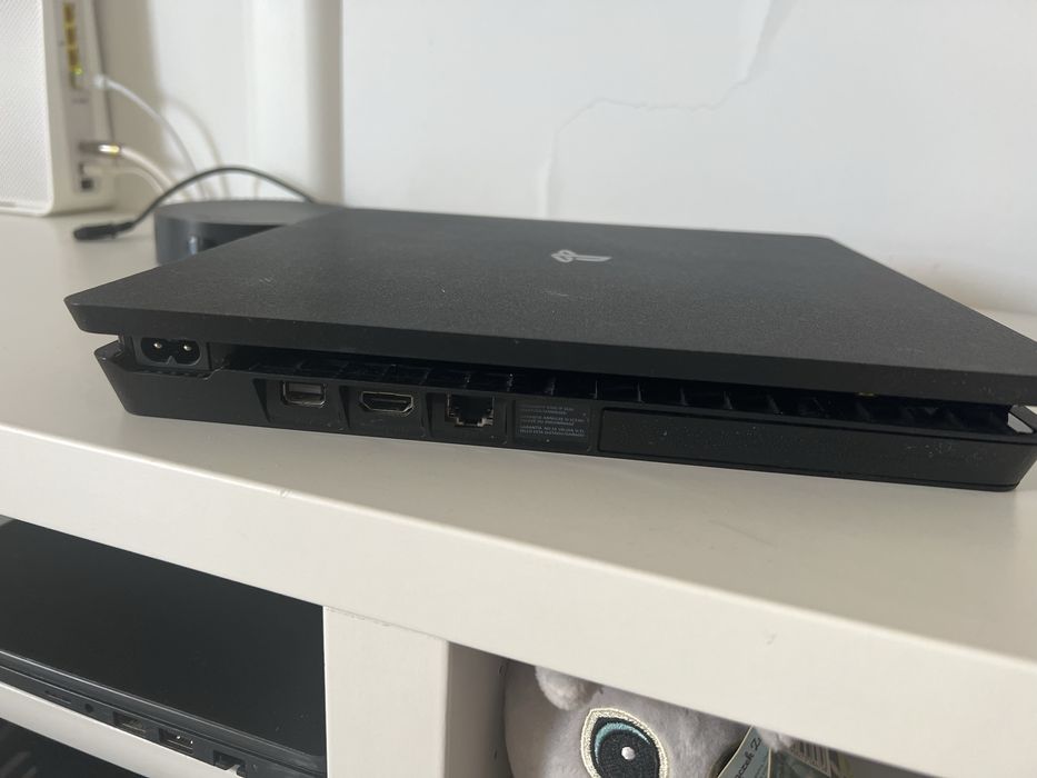 Playstation 4 Slim 1TB