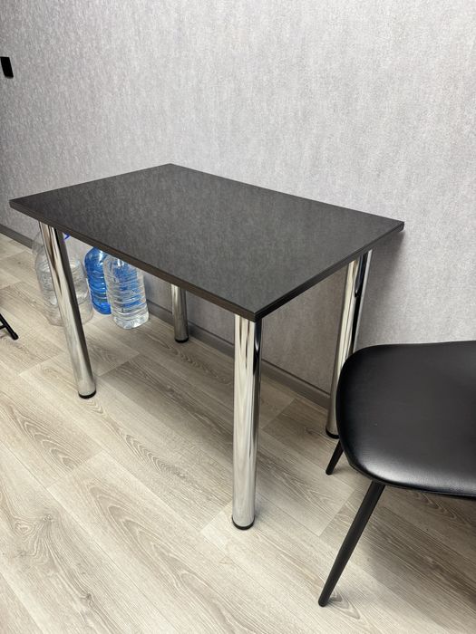 Кухонный стол черный