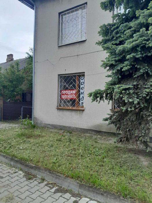 Продаж фасадного комерційного приміщення 87 кв м в м.Ківерці