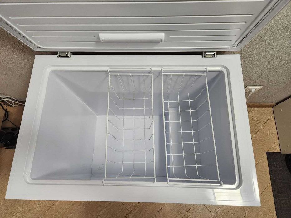 Морозильна камера Elenberg CFR-201