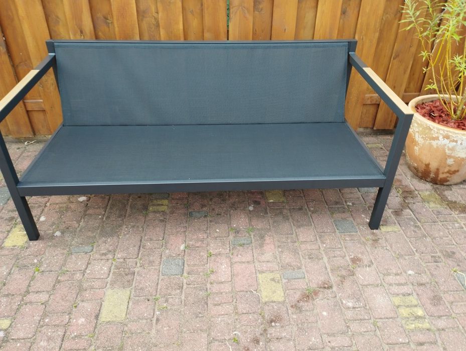 Meble ogrodowe Bejstrup Jysk sofa, dwa fotele stolik.