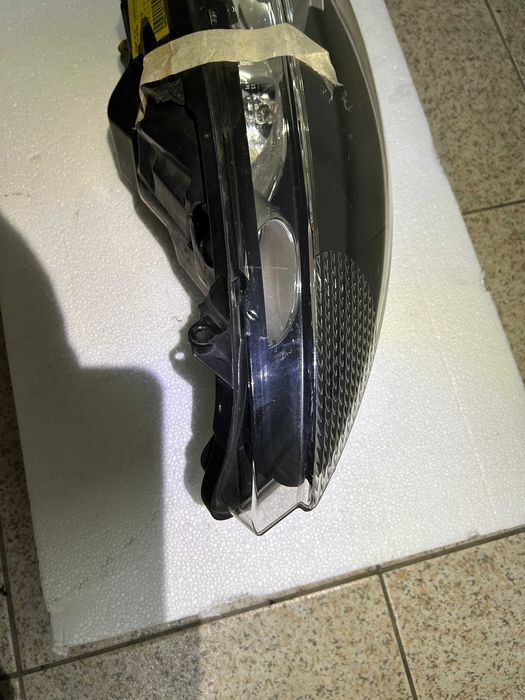 Farol otica Ford fiesta esquerda