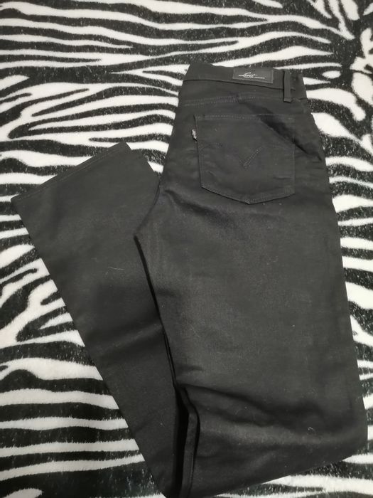 Джинси Levis (оригінал) розмір 27