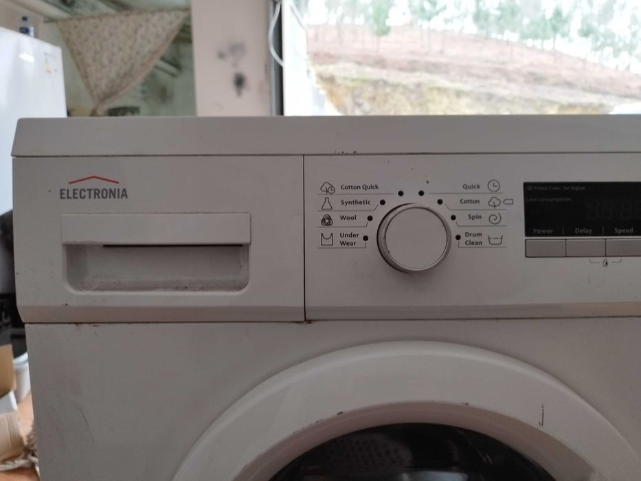 Maquina de lavar roupa Eletronia, com avaria
