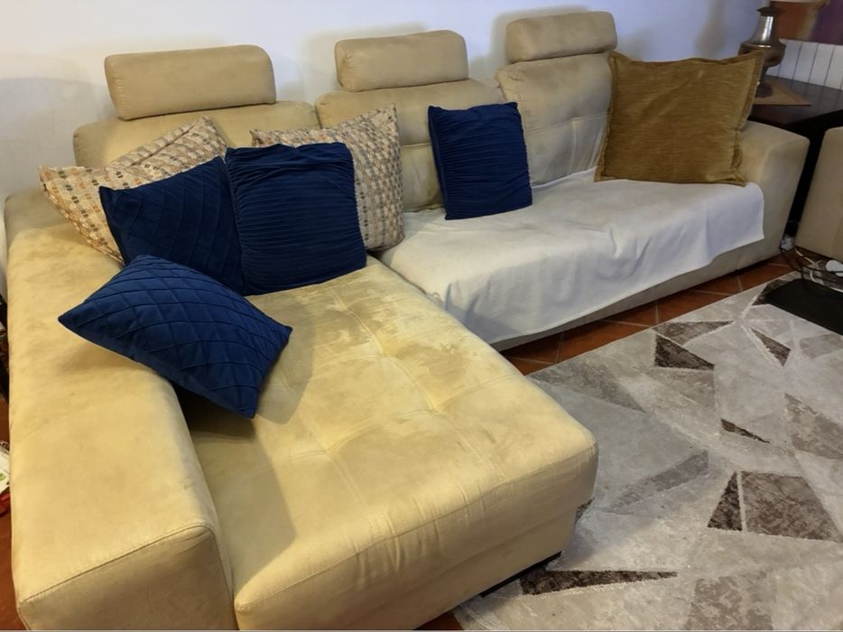 Sofá com chaise-long
