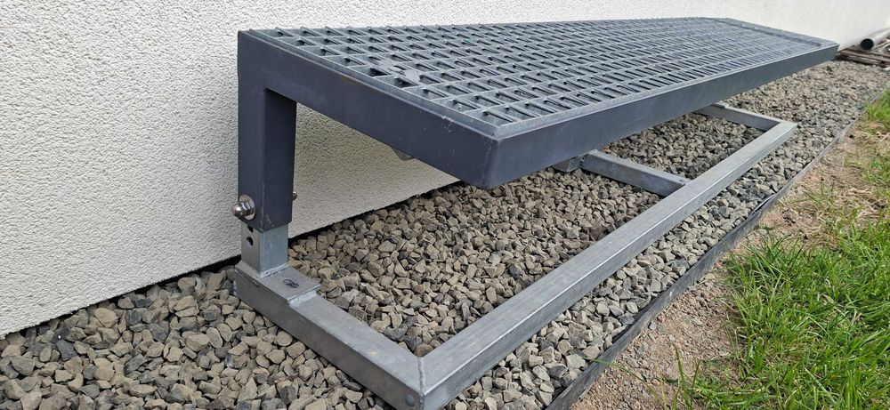 schody stopień metalowy