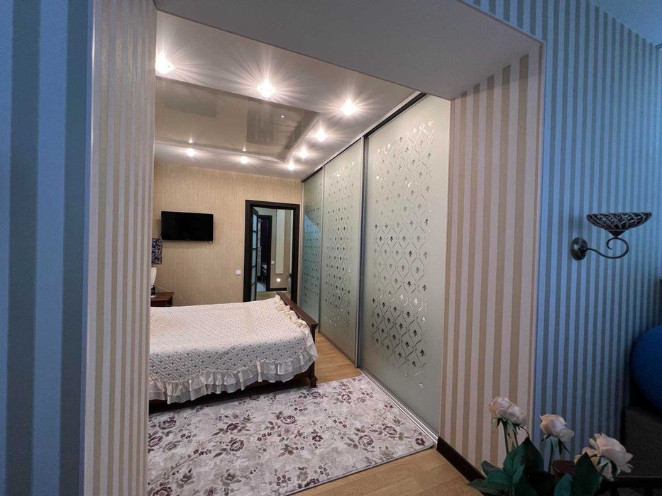 Продаю 2-х кімнатну квартиру в центрі міста (Премьер Хаус)