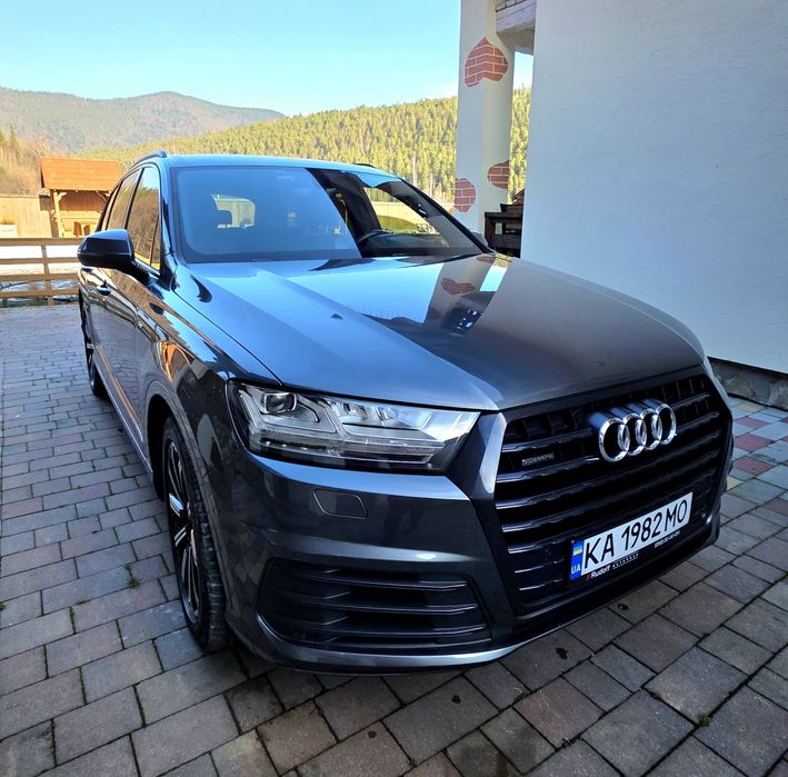 Audi Q7 S-line офіційна
