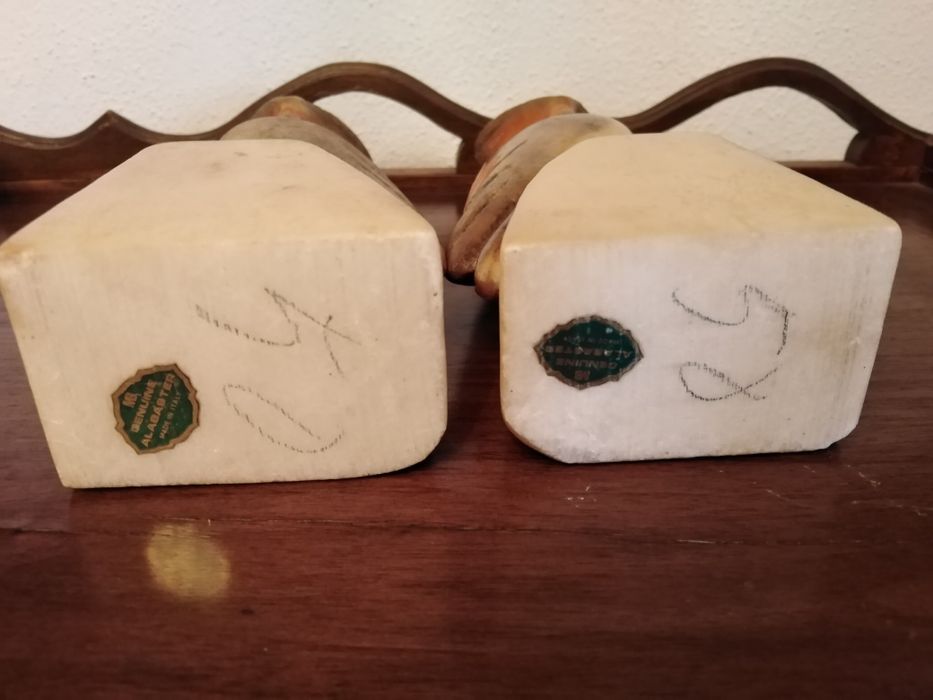 Conjunto de 2 Mochos em Alabastro para Segurar Livros