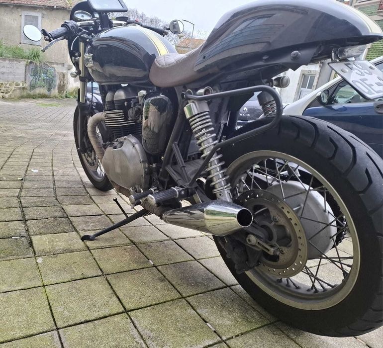 Triumph Thruxton 900