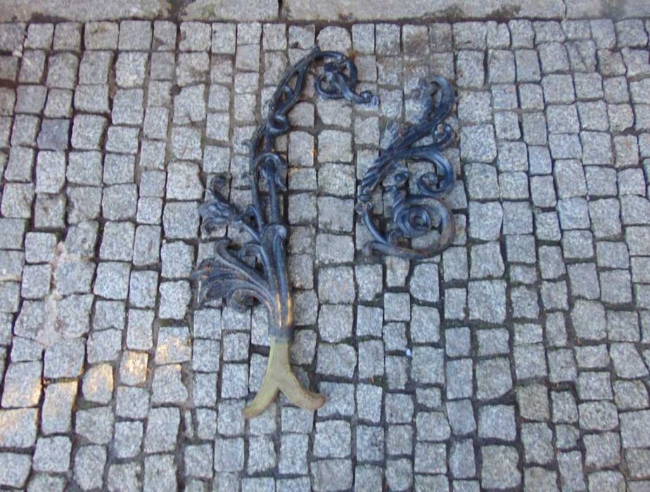 Secesja,ramię żeliwne,ozdobne pod latarnię,kwiaty