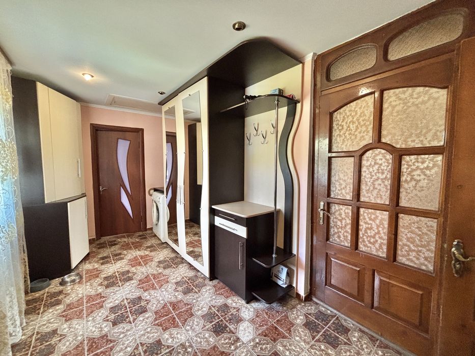 Продається будинок 110м.кв. Ділянка 9 соток. Тисменичани. Школа. Садок. Газ. Світло. Вода