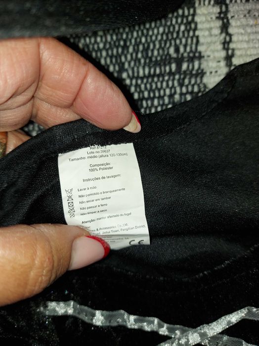 Vendo vários fatos de Carnaval