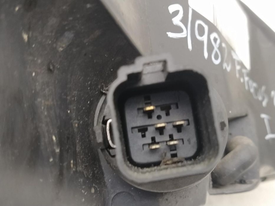 Farol Esquerdo Ford Focus