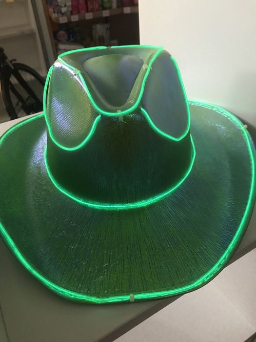 Chapéu de carnaval com luzes