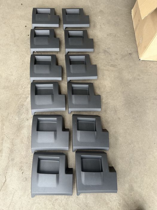 Osłona pokrywka bezpiecznikow dekielek Renault Trafic IV Primastar