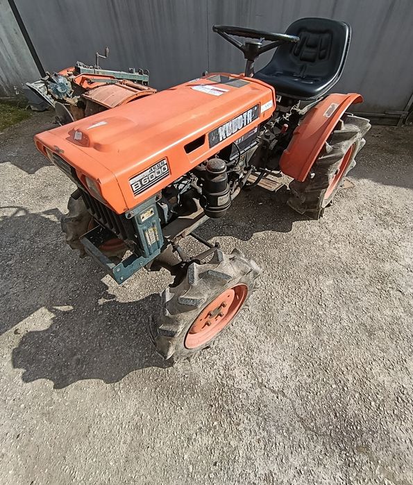 Kubota b6000 com frese
