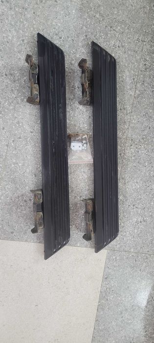 Stopnie boczne Ford Trsnsit Custom 2018. Stan Dobry, jak na zdjeciu