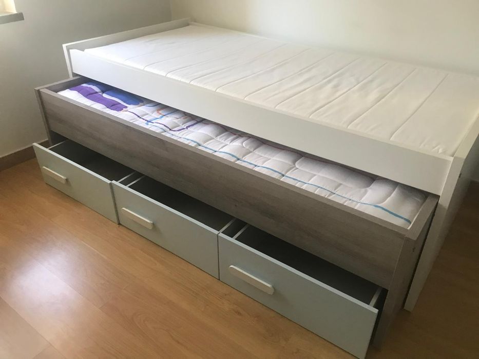 Quarto juvenil em bom estado