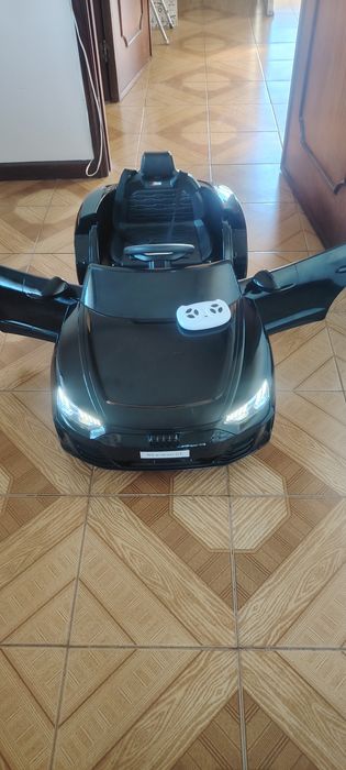 Vendo carro de criança a bateria comando como novo