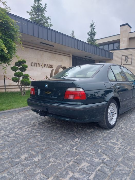 BMW 5-series e39 528i