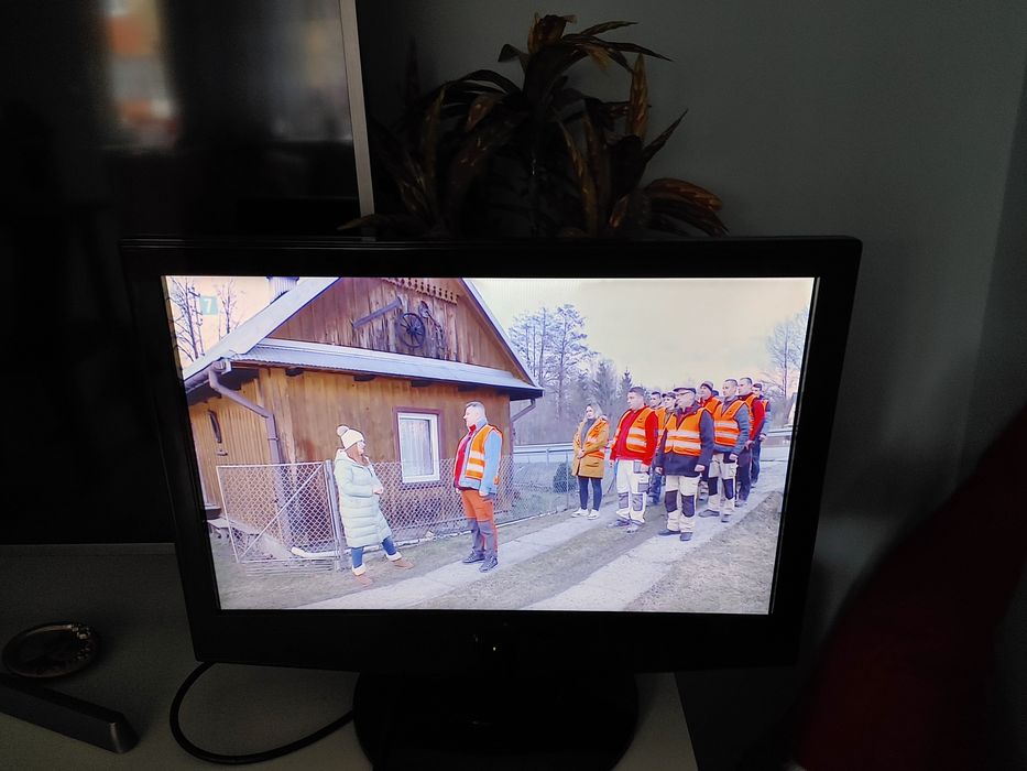 Tv 19 cali  wbudowane dvbt do zakładu karnego
