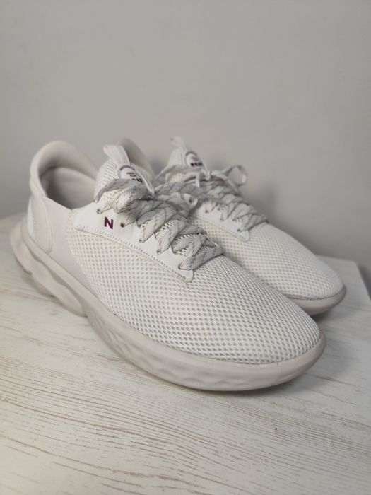 Жіночі кросівки New Balance Fresh Foam Roav Elite