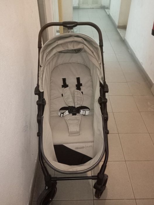 Carrinho de bebé como novo