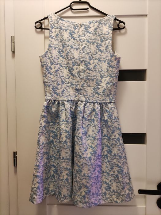 Niebiesko-biala sukienka reserved