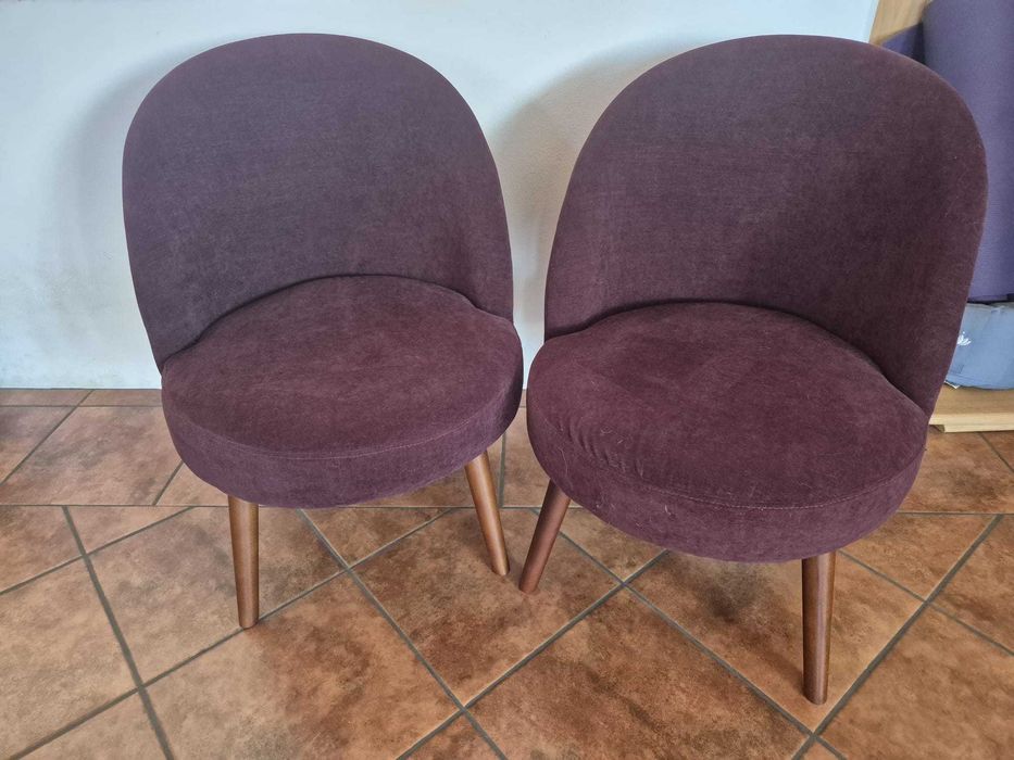 Cadeiras decorativas / de descanso em veludo JYSK estilo Mid-Century (ameixa / bordô)