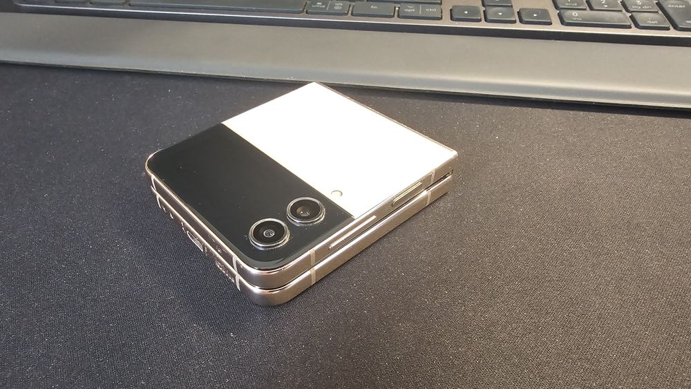 Samsung Flip 4 128GB/8Gb