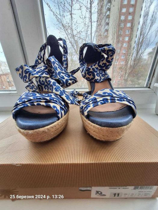 Босоніжки UGG, 41р. устілка 27,5 см., б/в у гарному стані.
