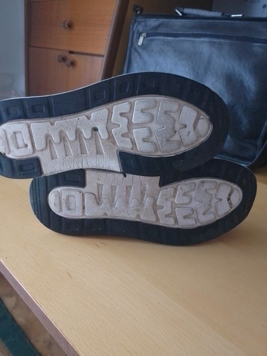 Продам кроссовки