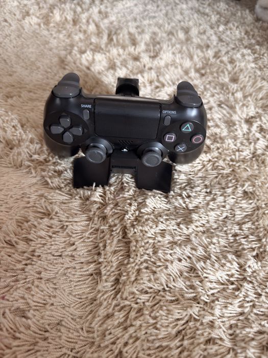 PS4 Pro 1TB muito pouco uso +GTA V+FIFA23+2 jogos + suporte comando