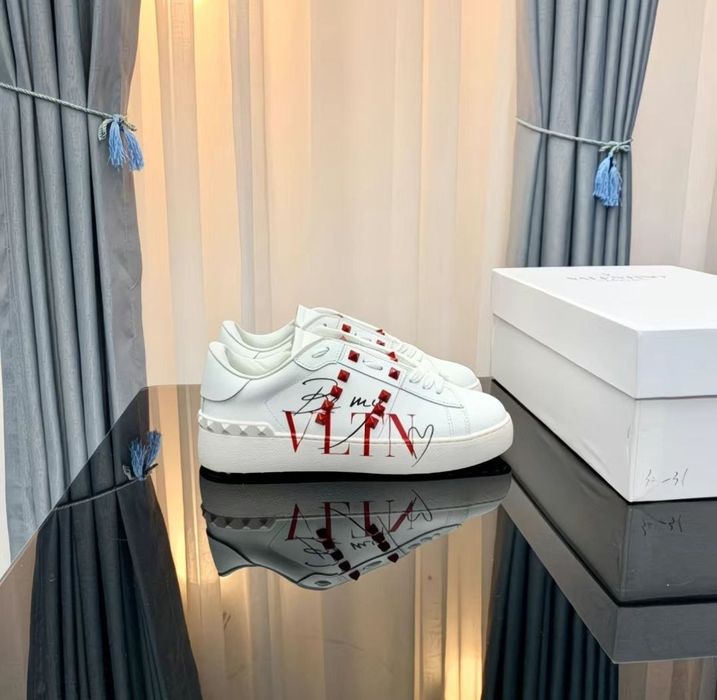 Кросівки Valentino