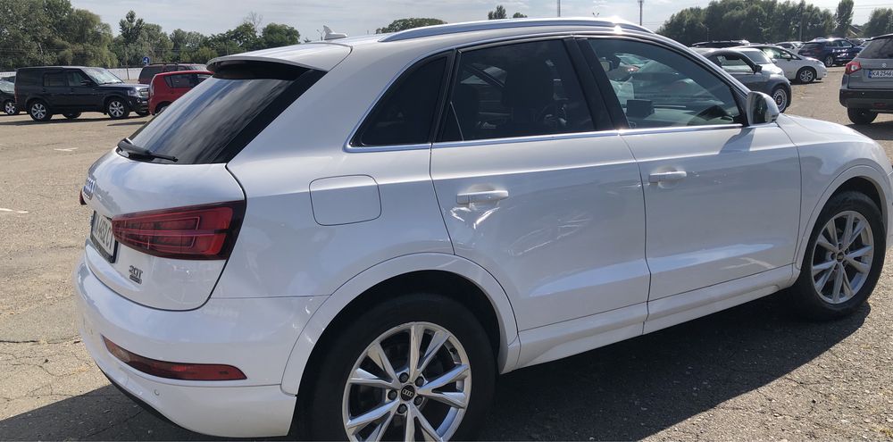 Audi q3 позашляховик