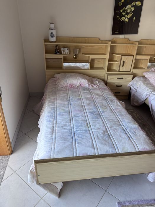 Conjunto de Quarto – 2 Camas Individuais com Colchão e Luz Incluídos