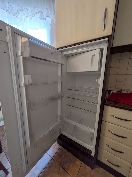 Lodówka do zabudowy Electrolux ERN2001FOW, wysokość 122 cm