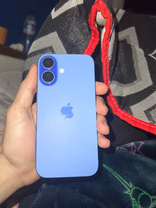iPhone 16 azul  como novo