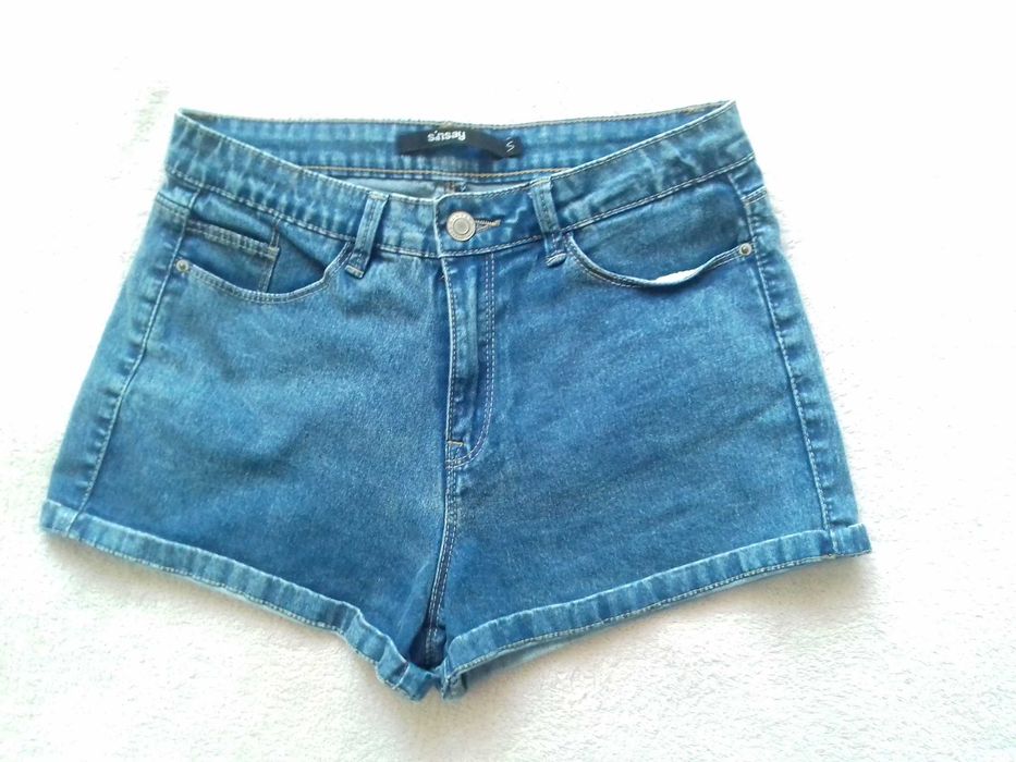 Jasne jeansowe spodenki Sinsay