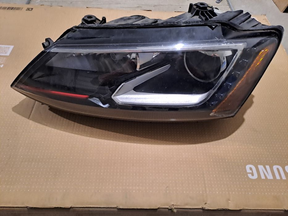 Reflektor lampa lewa bi xenon led  VW JETTA 5c MK6