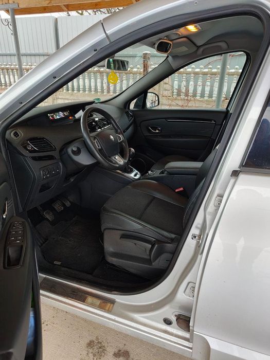 Продам своє авто Рено Сценік 2011 року.