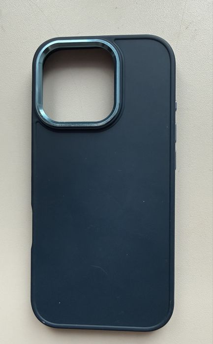 Sprzedam case na iphona 16 pro