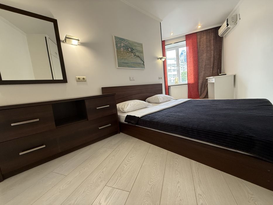 Подобово, Gulliver, Басейна 10, Хрещатик