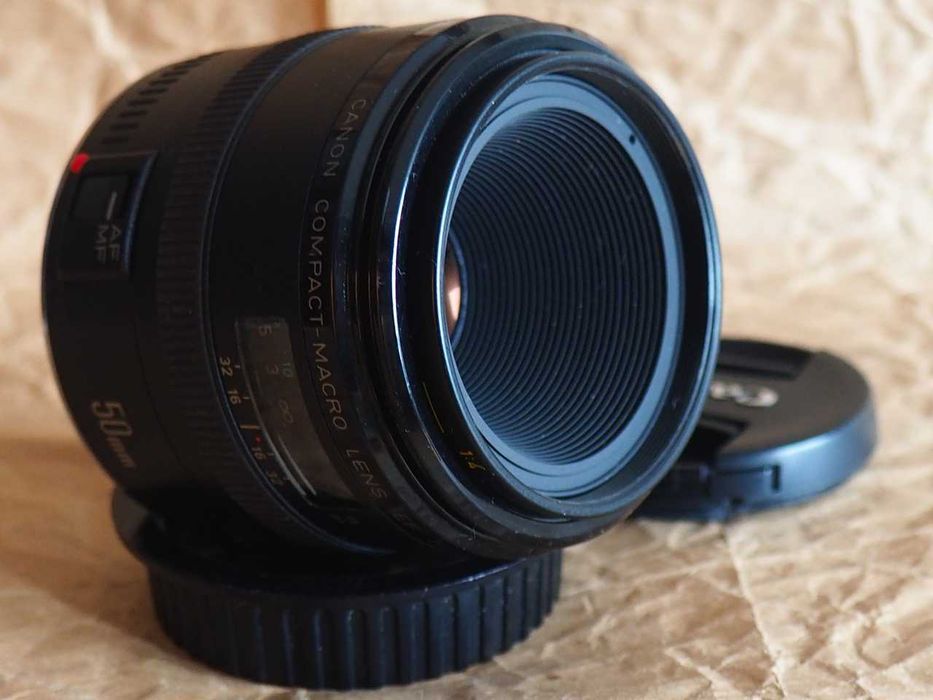 Obiektyw Canon EF 50mm f/2.5 Compact Macro.