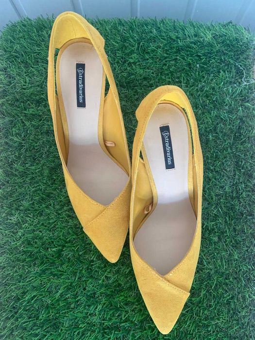 Sapatos Senhora Amarelos, Stradivarius