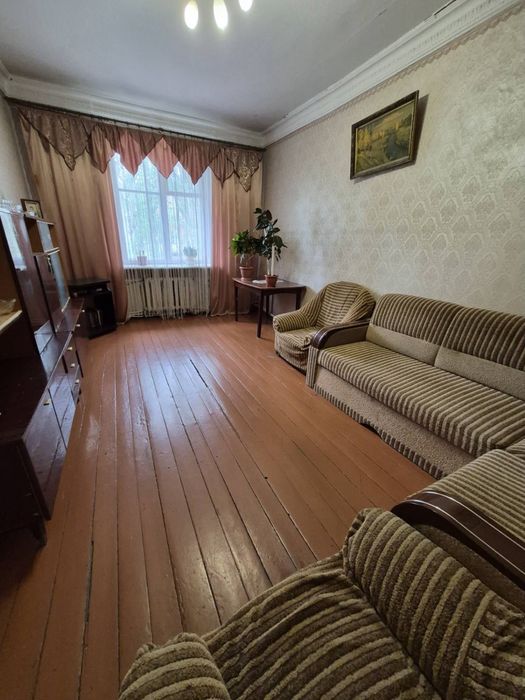 Продам ПРОСТОРУ 3 х кімн квартиру ЦЕНТР ,  вул. Г. України