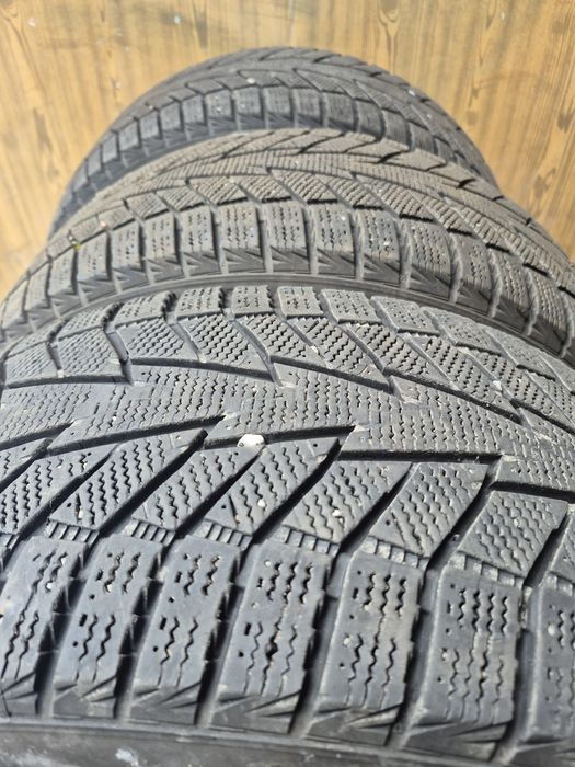 Шини зимові Hankook winter i-cept iz2 225/45 R17