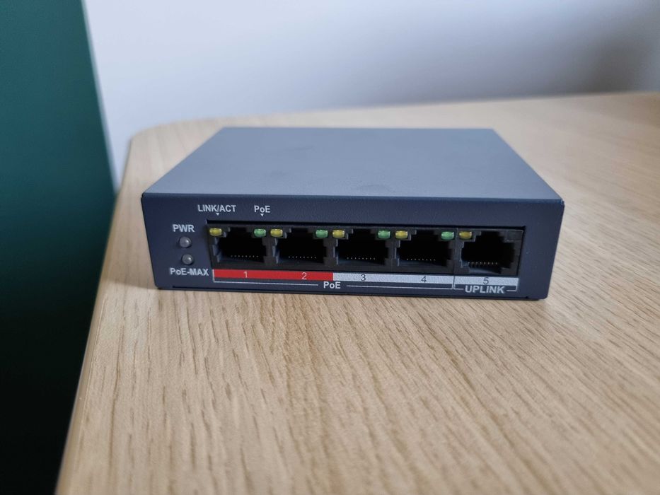 Switch POE Hikvision DS-3E0105P-E/M(B) 4x PoE 10/100Mbps